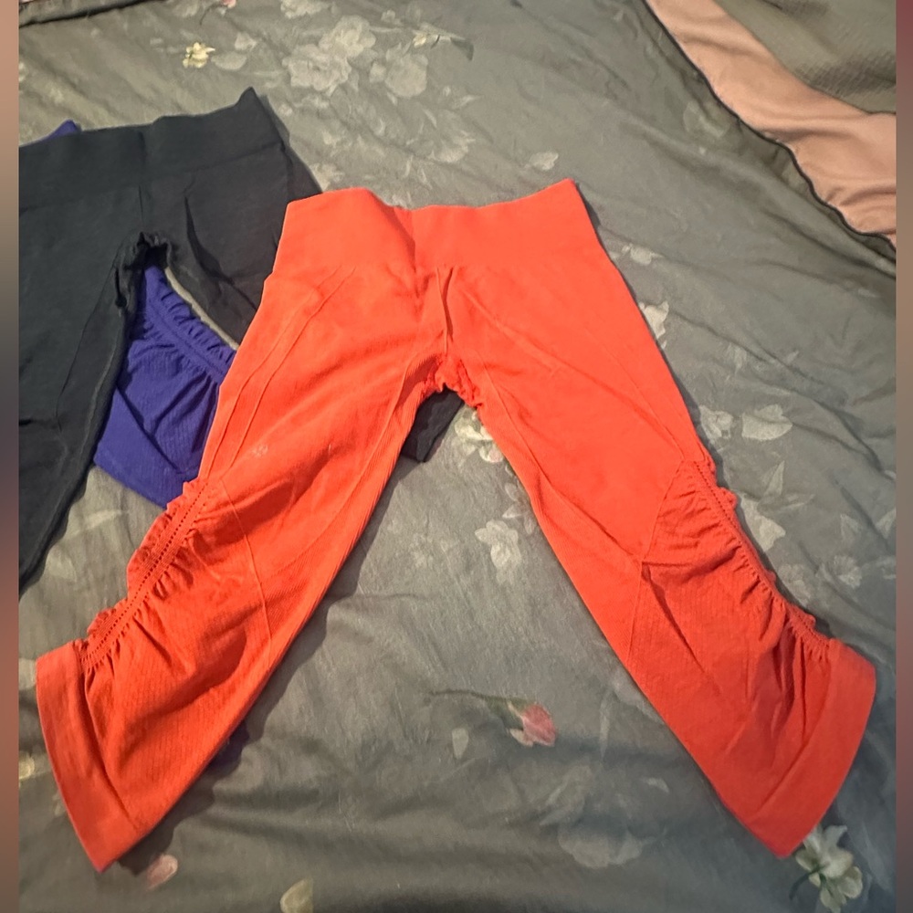 Lululemon Ebb & Flow Leggings size 6 (coral)
